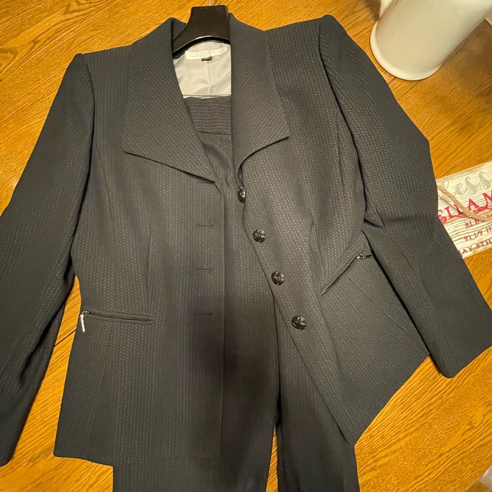 Navy Blue Tahari Suit size 8p
